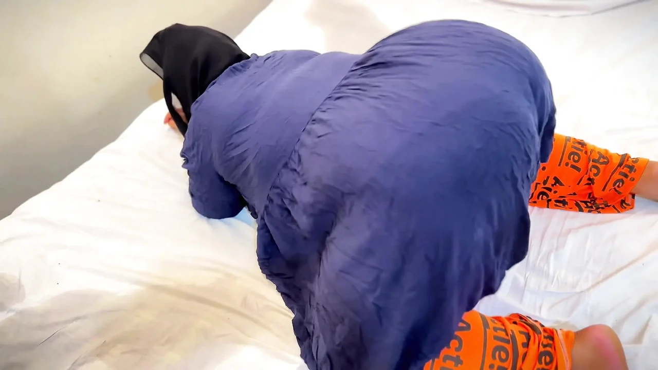 Stepson Caught Arab Hot Stepmom Fingering